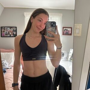 deep purple whitney simmons gymshark sports bra💜